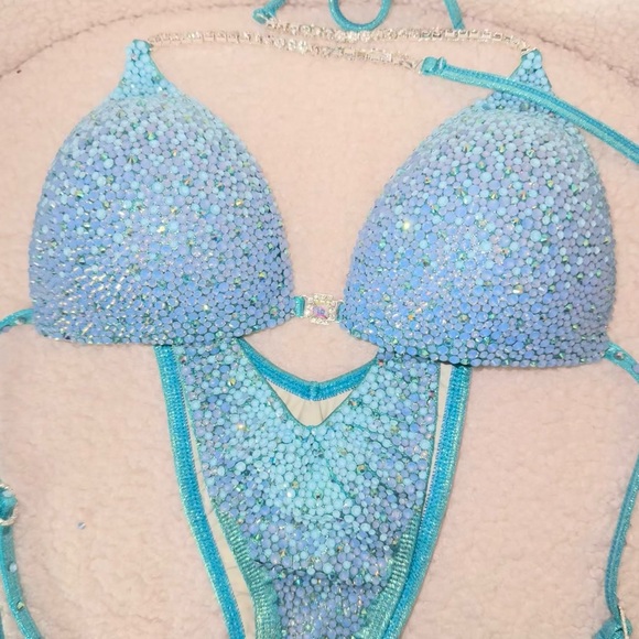 Dazzling Blue NPC Figure Suit - Picture 2 of 10